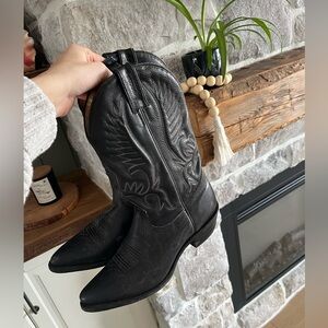 Boulet Women’s black Cowboy Boots